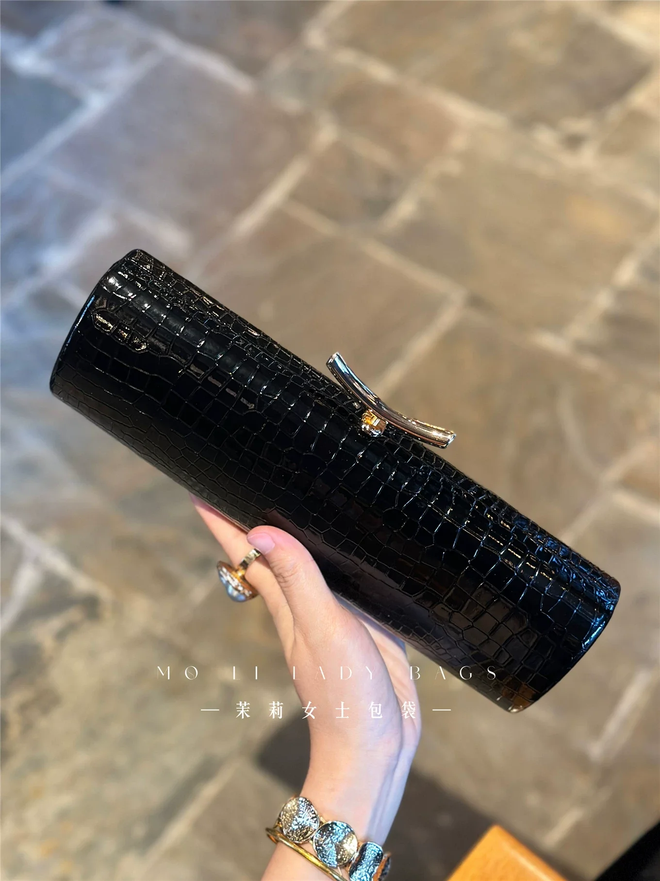 Fashion Striped Circular Bag High Quality Textured PU Women Handbag Wedding Party Banquet Clutch Purse Shoulder Crossbody Bag
Fashion Striped Circular Bag High Quality Textured PU Women Handbag Wedding Party Banquet Clutch Purse Shoulder Crossbody Bag