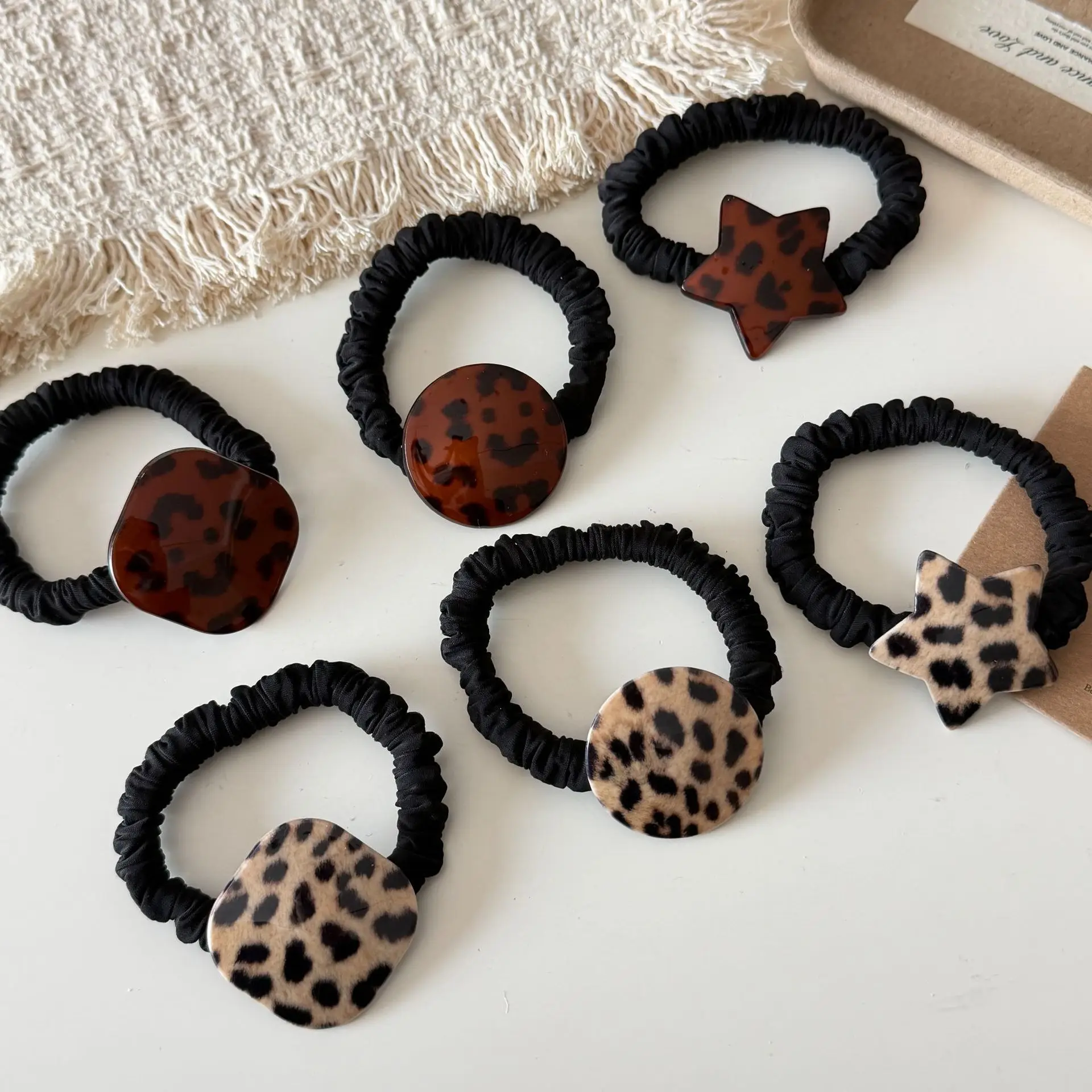 Women Hair Bands Leopard Print Hair Ties Geometric Acrylic Elastic Head Bands Black Skinny Hair Ropes Ponytail Fashion Accessory
Women Hair Bands Leopard Print Hair Ties Geometric Acrylic Elastic Head Bands Black Skinny Hair Ropes Ponytail Fashion Accessory