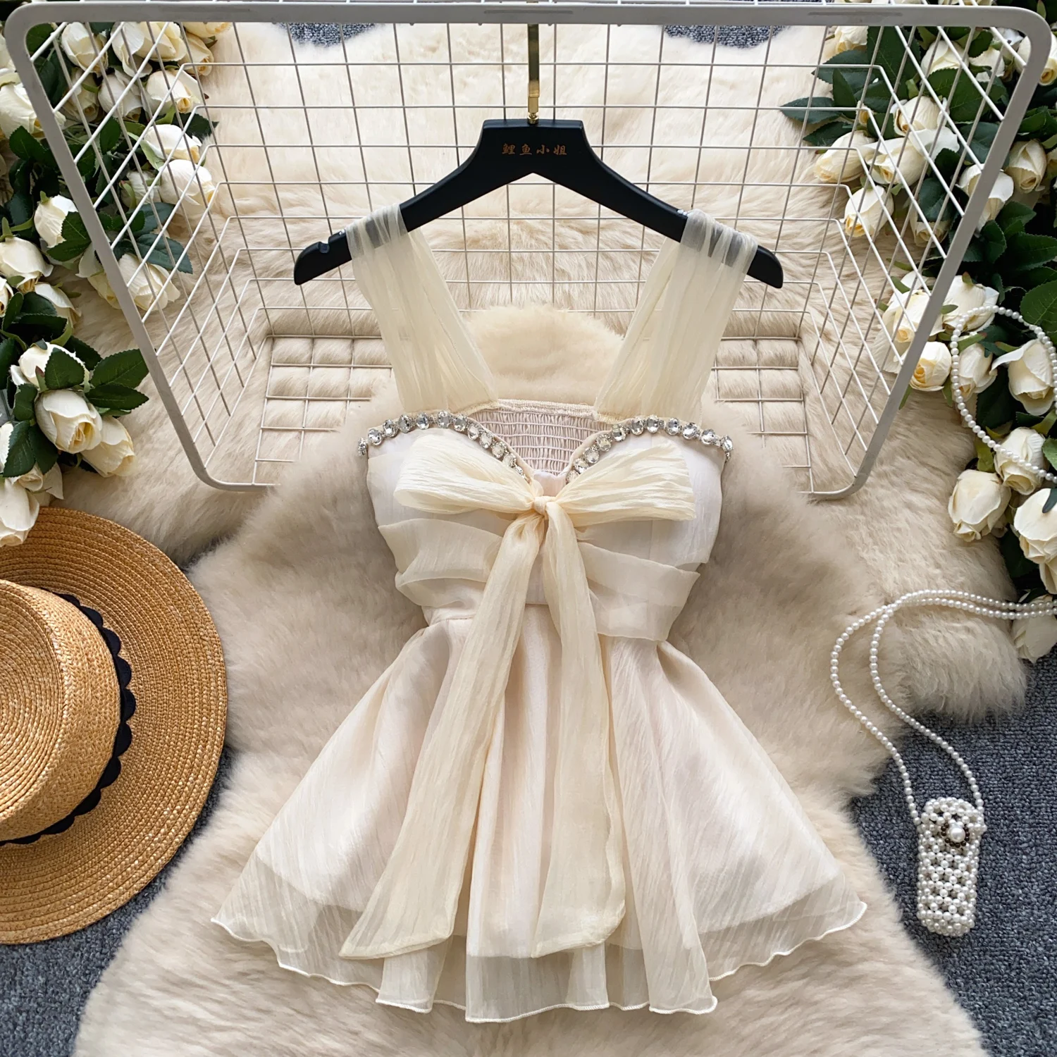 Chic chiffon rhinestone Slim Vintage Tank Top Korean Fashion Corset Bustier Summer Hotsweet Women Y2k Sling Crop Top
Chic chiffon rhinestone Slim Vintage Tank Top Korean Fashion Corset Bustier Summer Hotsweet Women Y2k Sling Crop Top