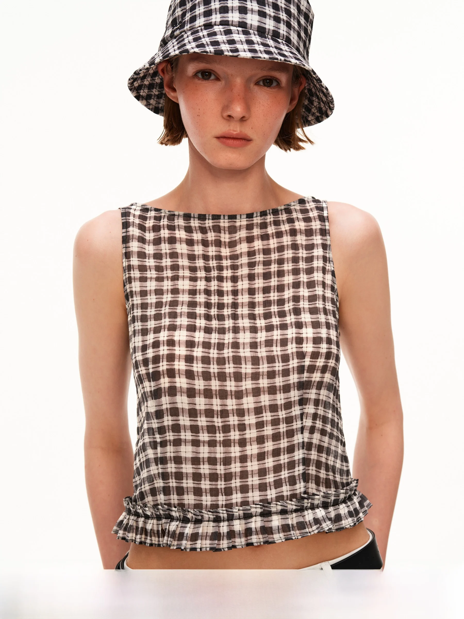 Original PUKI Lace Trim Vest Retro One Shoulder Sleeveless Shirt Micro Transparent Plaid All Match Style Women's Short Vest
Original PUKI Lace Trim Vest Retro One Shoulder Sleeveless Shirt Micro Transparent Plaid All Match Style Women's Short Vest