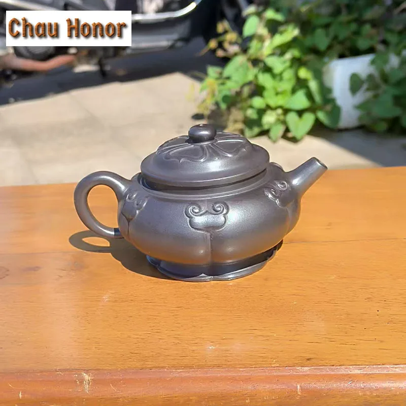 220ml Authentic Yixing Purple Clay Teapots Handmade Rhombus Flower Pot Raw Ore Stone Yellow Mud Kettle Zisha Teaset Tea Services
220ml Authentic Yixing Purple Clay Teapots Handmade Rhombus Flower Pot Raw Ore Stone Yellow Mud Kettle Zisha Teaset Tea Services