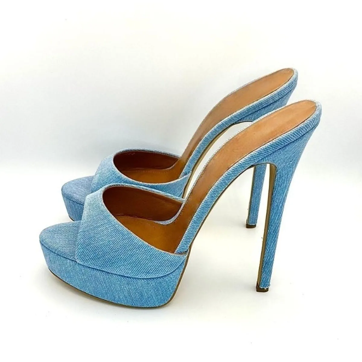 Arden Furtado Summer Blue denim Peep toe Slippers Round toe Platform Super high heel Word slippers Extra large size Modern Mules
Arden Furtado Summer Blue denim Peep toe Slippers Round toe Platform Super high heel Word slippers Extra large size Modern Mules