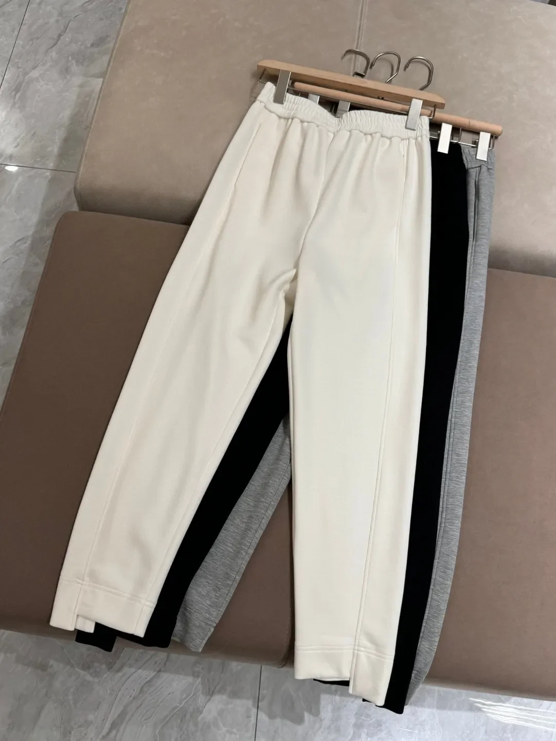 Women's Pants 2024 New Autumn Spring High Elastic Waist Casual Solid Color Long Trousers
Women's Pants 2024 New Autumn Spring High Elastic Waist Casual Solid Color Long Trousers