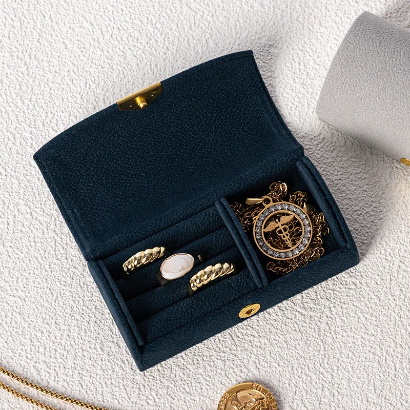 Exquisite and Portable Mini Jewelry Storage Box For Women's Business Trips Anti-oxidation Light Luxury Velvetring Jewelry Box
Exquisite and Portable Mini Jewelry Storage Box For Women's Business Trips Anti-oxidation Light Luxury Velvetring Jewelry Box