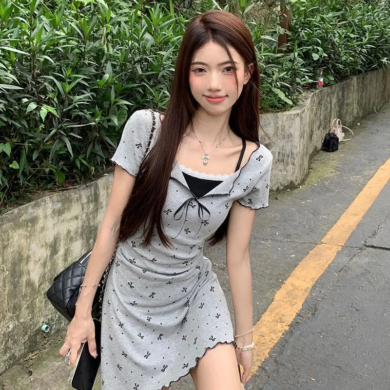 High-end Printed Short-sleeved Pure Desire Dress Women's Summer Temperament Lace Lace Waist and Thin A-shaped Hip Skirt Fashion
High-end Printed Short-sleeved Pure Desire Dress Women's Summer Temperament Lace Lace Waist and Thin A-shaped Hip Skirt Fashion