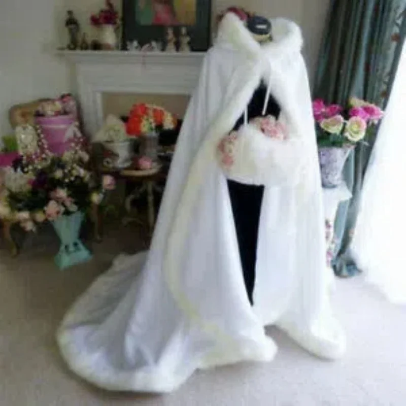 2026 New Winter Artificial Fur Cloak Wedding Party Hooded Bride Jacket/Shawl Wedding Accessories
2026 New Winter Artificial Fur Cloak Wedding Party Hooded Bride Jacket/Shawl Wedding Accessories