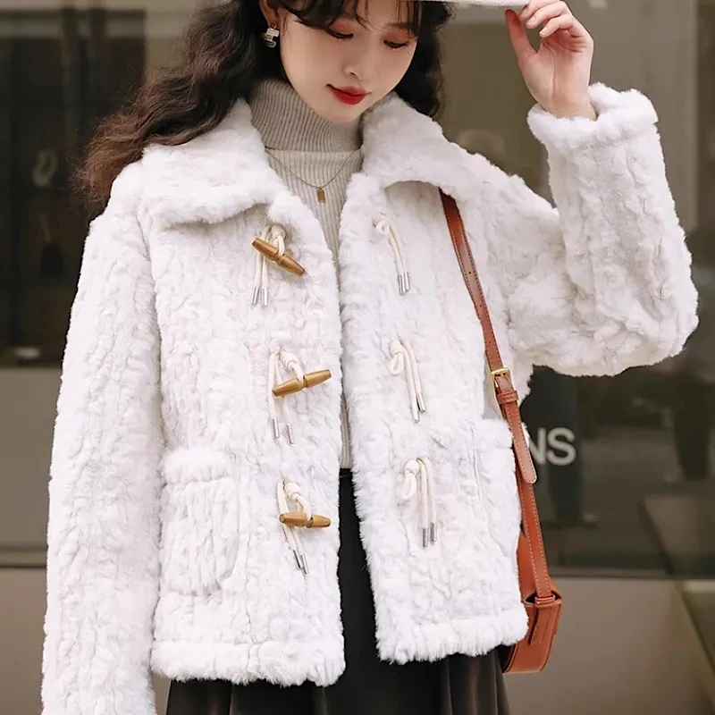 2024 Autumn Winter Faux Fur Warm Midi Coat Female Fashion Korean Lapel Pocket Casual Jacket Solid Elegant All Match Outerwear
2024 Autumn Winter Faux Fur Warm Midi Coat Female Fashion Korean Lapel Pocket Casual Jacket Solid Elegant All Match Outerwear