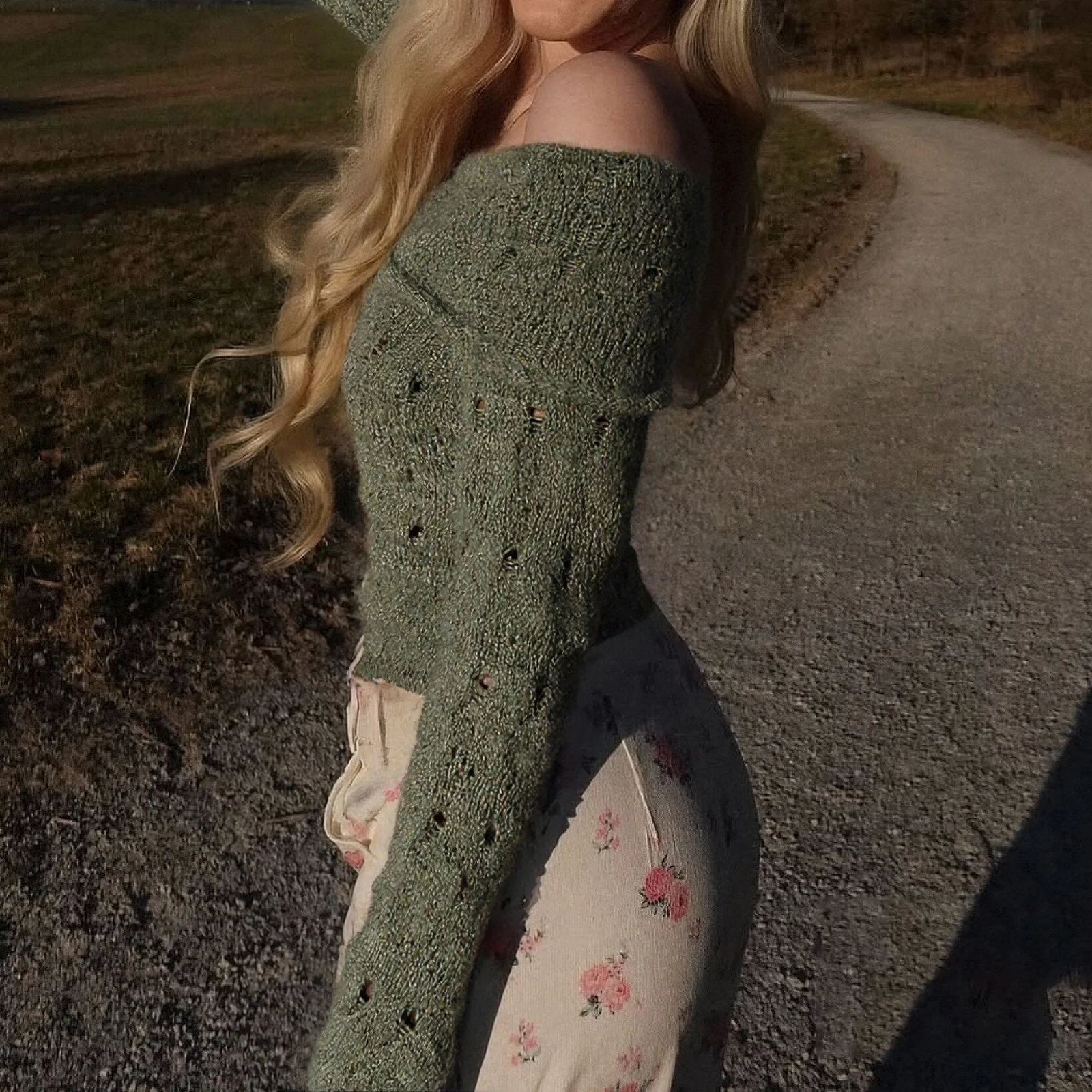 Elegant Women Off Shoulder Crop Sweater Slim Hollowed Out Solid Long Sleeve Knit Tops for Winter Fall
Elegant Women Off Shoulder Crop Sweater Slim Hollowed Out Solid Long Sleeve Knit Tops for Winter Fall