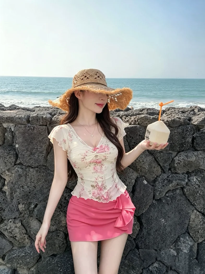 Kumikumi Lace V-neck Puff Sleeve T-shirt Women's Slim Fit Summer Fashion Set with High Waist Skirt Two-piece Floral Print
Kumikumi Lace V-neck Puff Sleeve T-shirt Women's Slim Fit Summer Fashion Set with High Waist Skirt Two-piece Floral Print