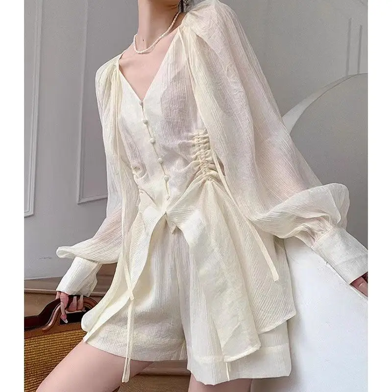 Salt Long-sleeved Sunscreen Two-piece Set, Bubble Sleeve Drawstring Lace-up Slim Shirt Top, High-waisted Casual Shorts for Women
Salt Long-sleeved Sunscreen Two-piece Set, Bubble Sleeve Drawstring Lace-up Slim Shirt Top, High-waisted Casual Shorts for Women
