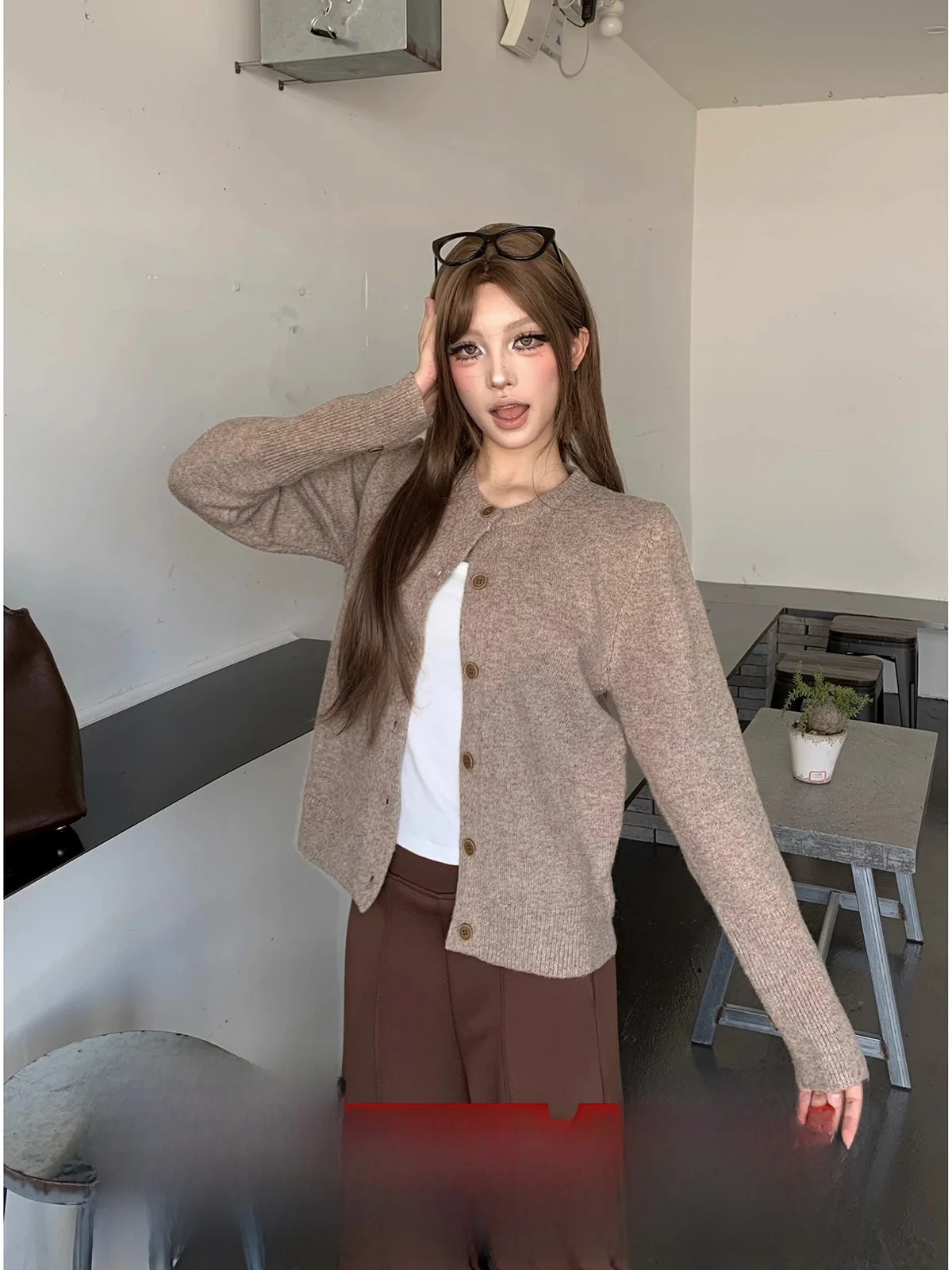 Вязаный кардиган GOGOBURN из шерсти, винтажный, светло-коричневый, женский, приталенный, с круглым вырезом, на пуговицах, удлиненный, стандартной длины
Вязаный кардиган GOGOBURN из шерсти, винтажный, светло-коричневый, женский, приталенный, с круглым вырезом, на пуговицах, удлиненный, стандартной длины