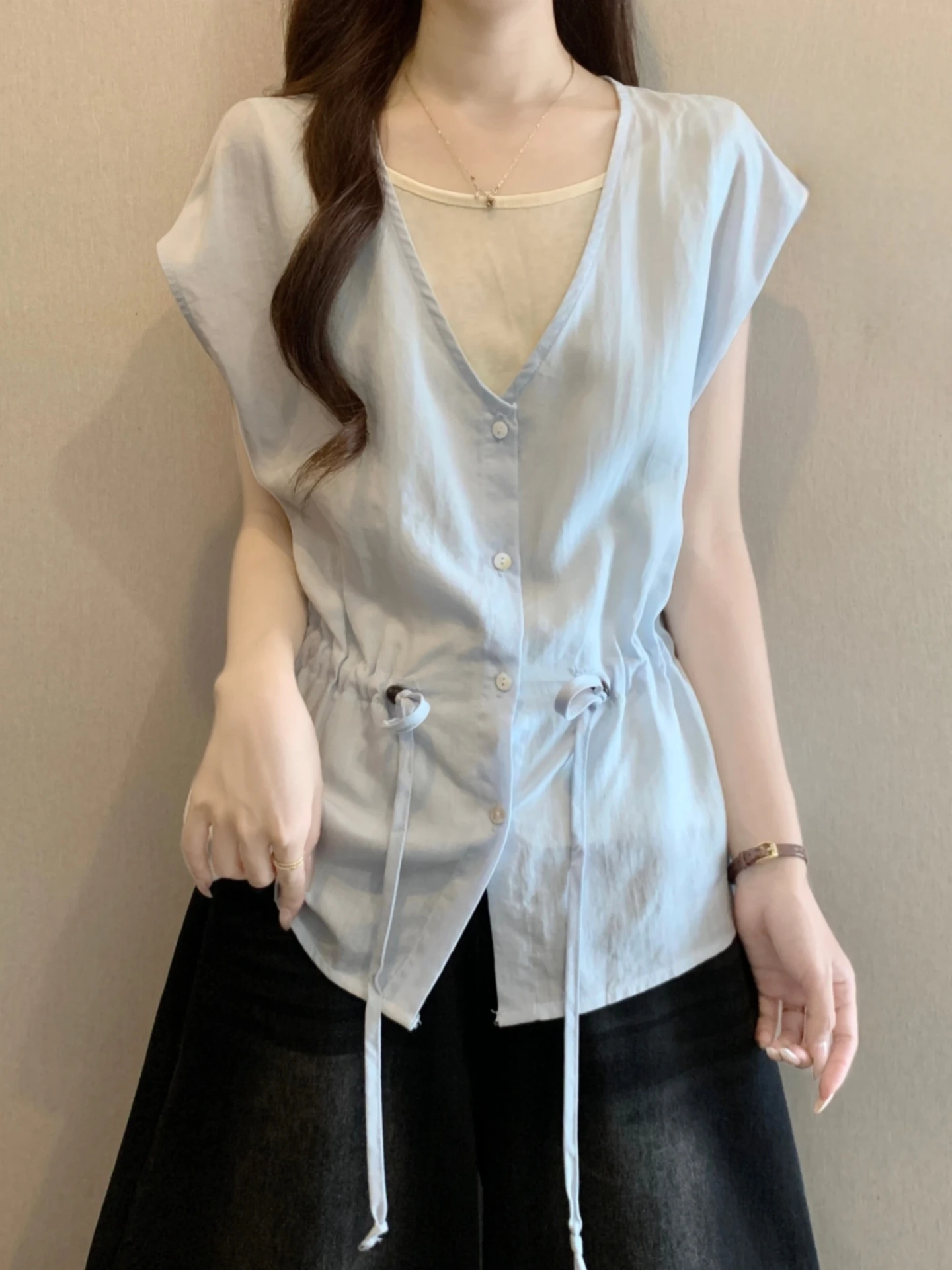 Slimming V-Neck Short Sleeve Base Shirt Women's Summer 2026 plus Size Drawstring Waist Cinching Belly Covering Top
Slimming V-Neck Short Sleeve Base Shirt Women's Summer 2026 plus Size Drawstring Waist Cinching Belly Covering Top
