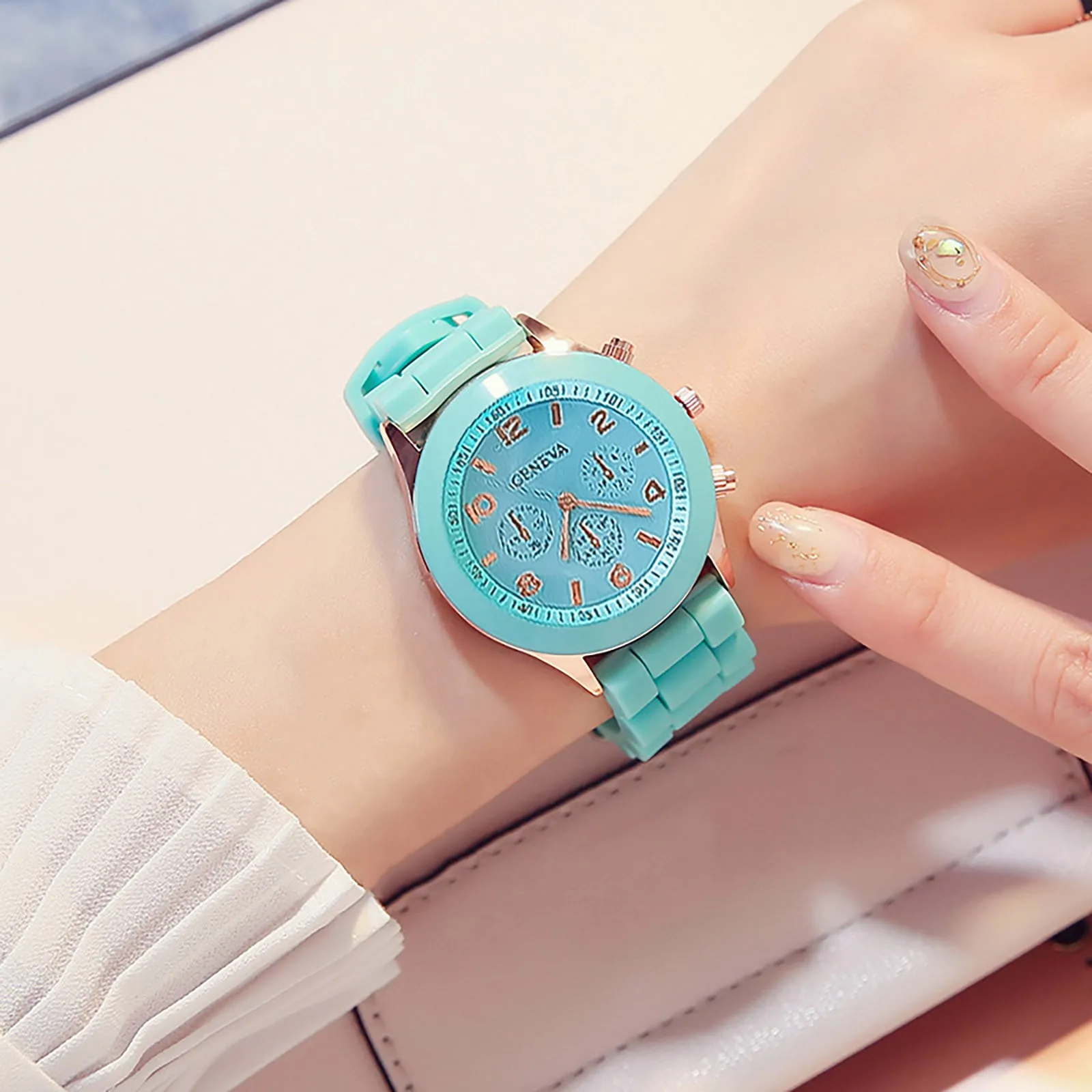 Men's And Women's Waterproof Watches Quartz Wristwatch Circular Arabic Numeral Dial Silicone Strap Wristwatch Decorations Gift
Men's And Women's Waterproof Watches Quartz Wristwatch Circular Arabic Numeral Dial Silicone Strap Wristwatch Decorations Gift