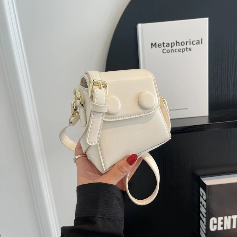 Luxury Tote Messenger Purse Shopper Commuter Bag For Women With Solid Color And Vintage Style
Luxury Tote Messenger Purse Shopper Commuter Bag For Women With Solid Color And Vintage Style