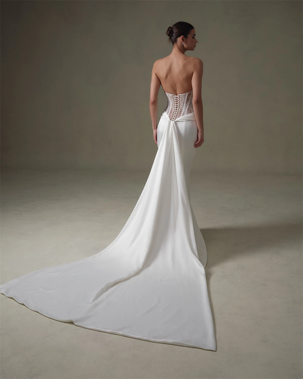 Customized Mermaid Simple Satin Wedding Dresses Modern Strapless Sleeveless Wedding Dress Exquisite Lace Up Back White Gown
Customized Mermaid Simple Satin Wedding Dresses Modern Strapless Sleeveless Wedding Dress Exquisite Lace Up Back White Gown