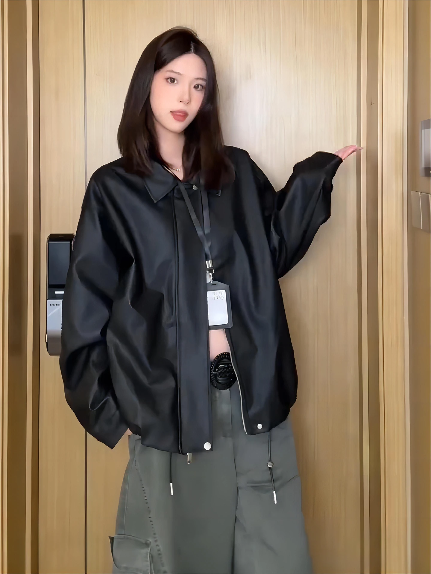 Мужская куртка из искусственной кожи в американском мотоциклетном стиле, свободного кроя, осенняя, повседневная, модная
Мужская куртка из искусственной кожи в американском мотоциклетном стиле, свободного кроя, осенняя, повседневная, модная