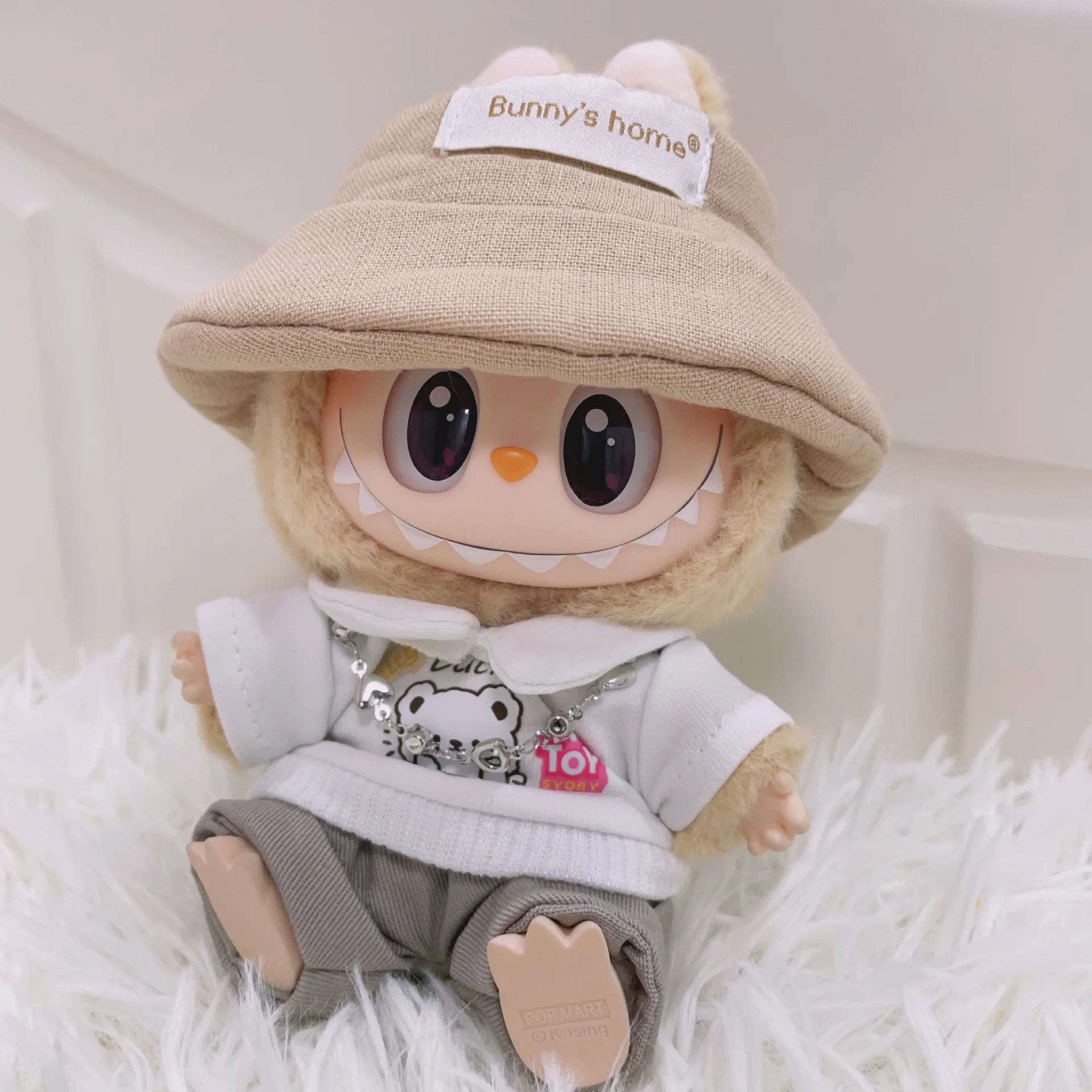 Labubu Doll Clothes Charging Cool Boy Set 17cm Plush Doll Clothes Replacement Labubu I II Idol Doll Sitting Party Accessories
Labubu Doll Clothes Charging Cool Boy Set 17cm Plush Doll Clothes Replacement Labubu I II Idol Doll Sitting Party Accessories