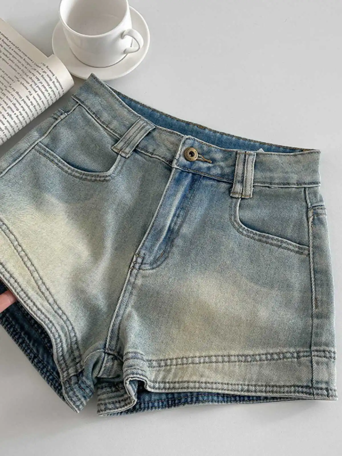 Graduated Color Block Washed Loose Jeans High Waist Short Pants Women's Fashion Slimming Wide Leg Denim Skinnies Korean Style
Graduated Color Block Washed Loose Jeans High Waist Short Pants Women's Fashion Slimming Wide Leg Denim Skinnies Korean Style