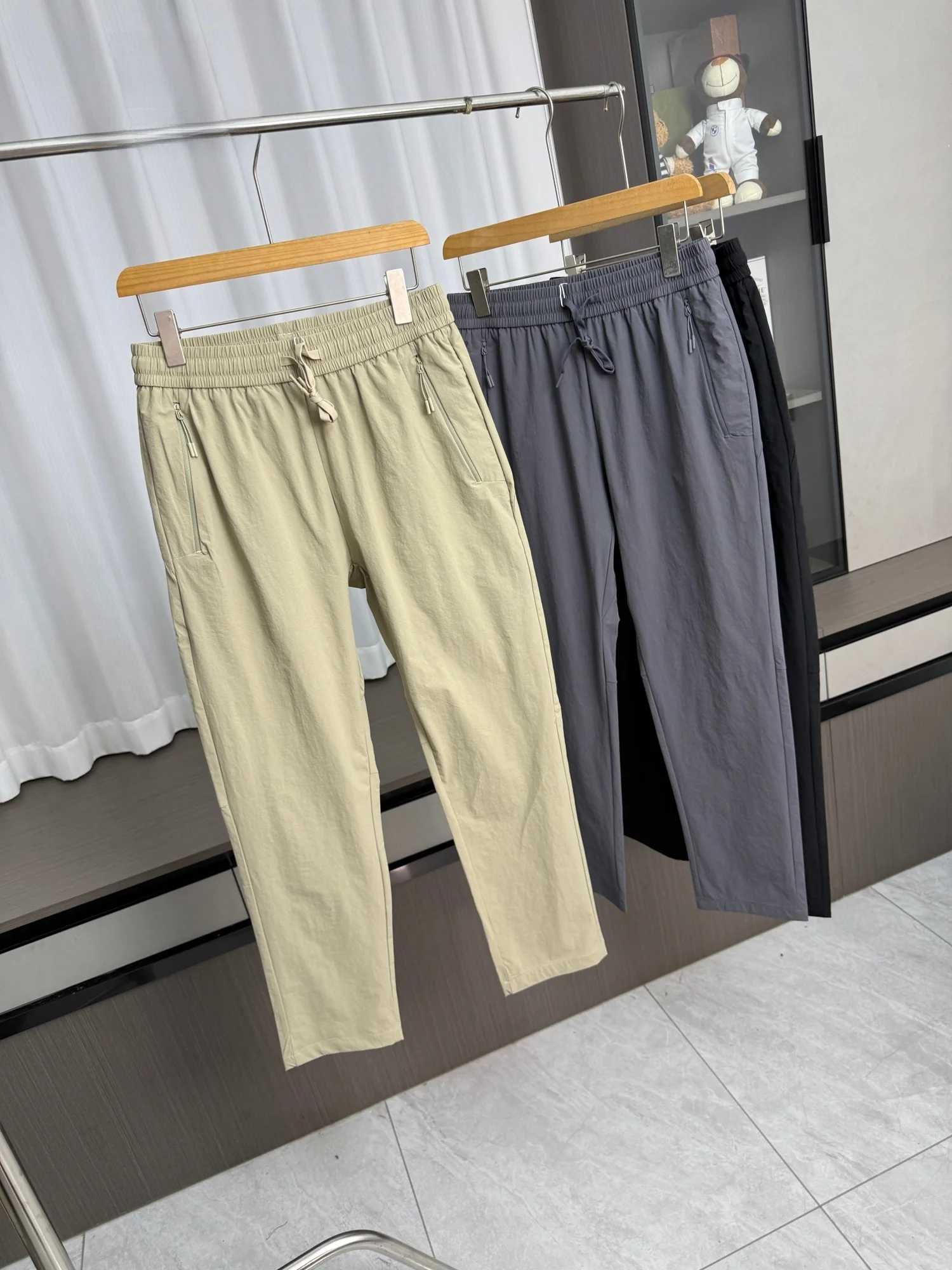 Ice Silk Cool Feeling! Men's Summer Elastic Waist Comfortable Breathable Sports Straight Casual Pants Simple High End
Ice Silk Cool Feeling! Men's Summer Elastic Waist Comfortable Breathable Sports Straight Casual Pants Simple High End