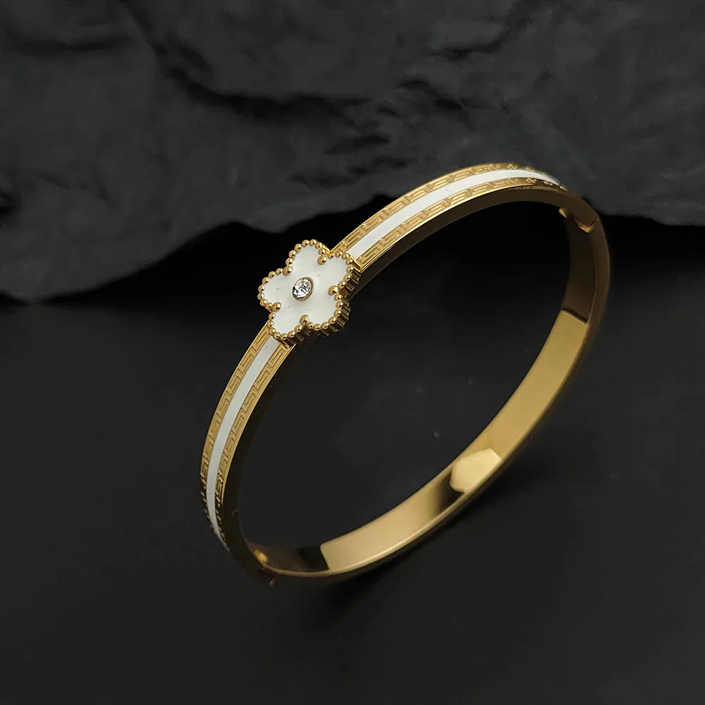 Charming five-leaf clover zircon enamel gold-plated stainless steel women's bracelet, waterproof and rust-free, worn by couples
Charming five-leaf clover zircon enamel gold-plated stainless steel women's bracelet, waterproof and rust-free, worn by couples
