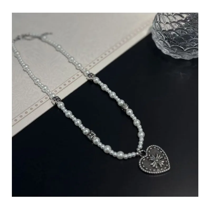 Sweet and Cool Babes Do Old Love Cross Pearl Necklace Women's Niche Design Sense Personality Temperament Versatile Sweater Chain
Sweet and Cool Babes Do Old Love Cross Pearl Necklace Women's Niche Design Sense Personality Temperament Versatile Sweater Chain