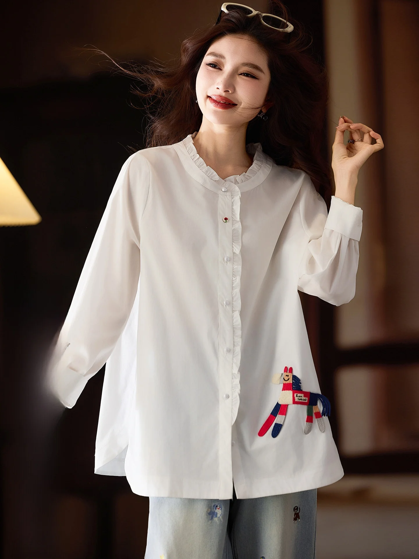 Женская белая хлопковая рубашка больших размеров с вышивкой, дышащая, с длинным рукавом, круглым вырезом, новинка весенней коллекции
Женская белая хлопковая рубашка больших размеров с вышивкой, дышащая, с длинным рукавом, круглым вырезом, новинка весенней коллекции