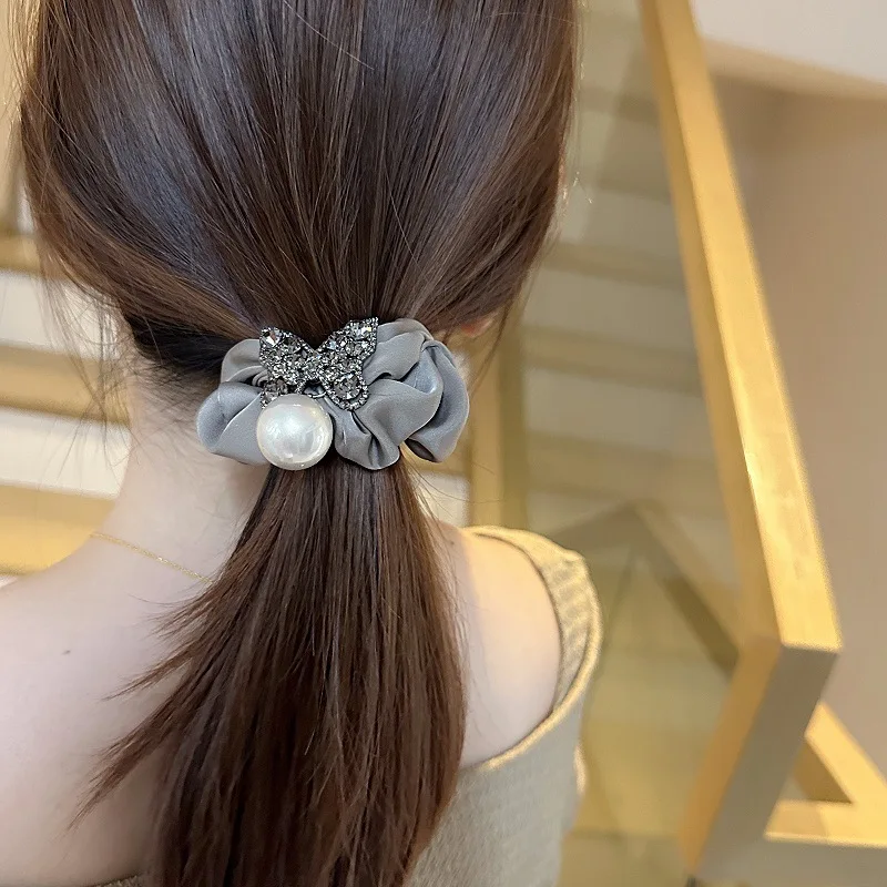 Роскошные резинки для волос с бабочками из страз и жемчужными подвесками для женщин и девушек, модные аксессуары для причесок
Роскошные резинки для волос с бабочками из страз и жемчужными подвесками для женщин и девушек, модные аксессуары для причесок