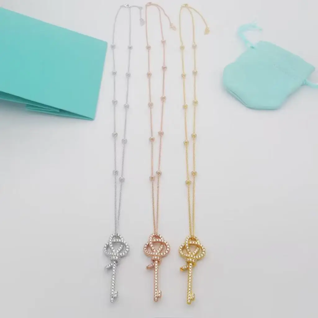 Layered stacking of high-end necklace with European and American style pendant for birthday party
Layered stacking of high-end necklace with European and American style pendant for birthday party
