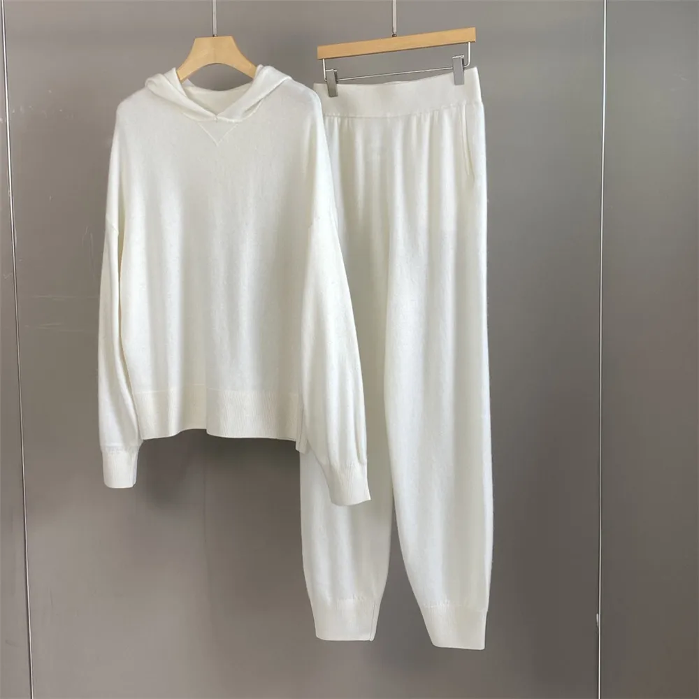 2025 Autumn And Winter New Women's High-Quality Cashmere Hooded Top + Casual Versatile Elastic Waist Legingings Two-Piece Set
2025 Autumn And Winter New Women's High-Quality Cashmere Hooded Top + Casual Versatile Elastic Waist Legingings Two-Piece Set