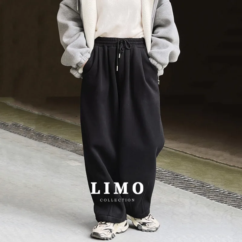LIMO Winter 2025 New Casual Elastic Waist Deconstructed Design Sweatpants Loose Fit Fleece Warm Pants for Women
LIMO Winter 2025 New Casual Elastic Waist Deconstructed Design Sweatpants Loose Fit Fleece Warm Pants for Women