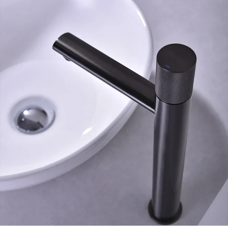 Matt Black & Rose Gold Brass Faucet - Knurled Bathroom Basin Mixer, Brushed Gold, Deck Mounted
Matt Black & Rose Gold Brass Faucet - Knurled Bathroom Basin Mixer, Brushed Gold, Deck Mounted