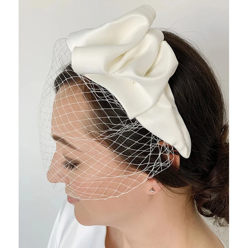 Elegant Birdcage Veil White Satin Veil Guest Wedding Headdress Veil Fascinators for Women Chic Party Accessories Headdress Veil
Elegant Birdcage Veil White Satin Veil Guest Wedding Headdress Veil Fascinators for Women Chic Party Accessories Headdress Veil