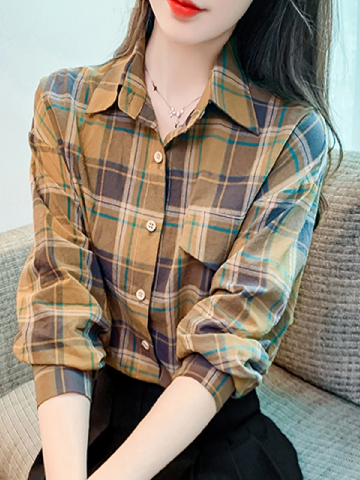 Женская рубашка из чистого хлопка в клетку с длинными рукавами, на пуговицах, в корейском стиле, свободного кроя, модный топ, весна-осень, новинка
Женская рубашка из чистого хлопка в клетку с длинными рукавами, на пуговицах, в корейском стиле, свободного кроя, модный топ, весна-осень, новинка