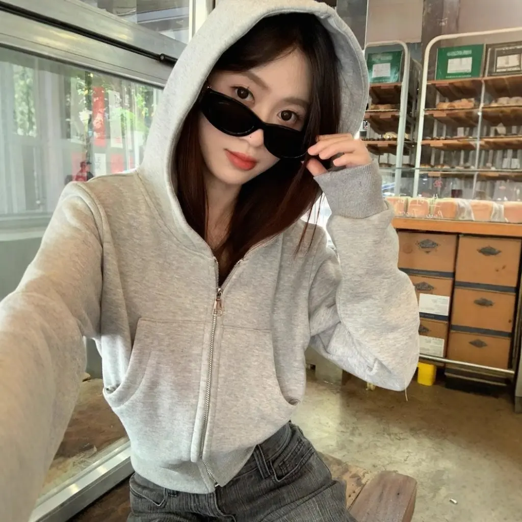 Women's American Gray Hooded Sweatshirt Jacket Cleanfit Zipper Cardigan Short Top for Early Autumn
Women's American Gray Hooded Sweatshirt Jacket Cleanfit Zipper Cardigan Short Top for Early Autumn