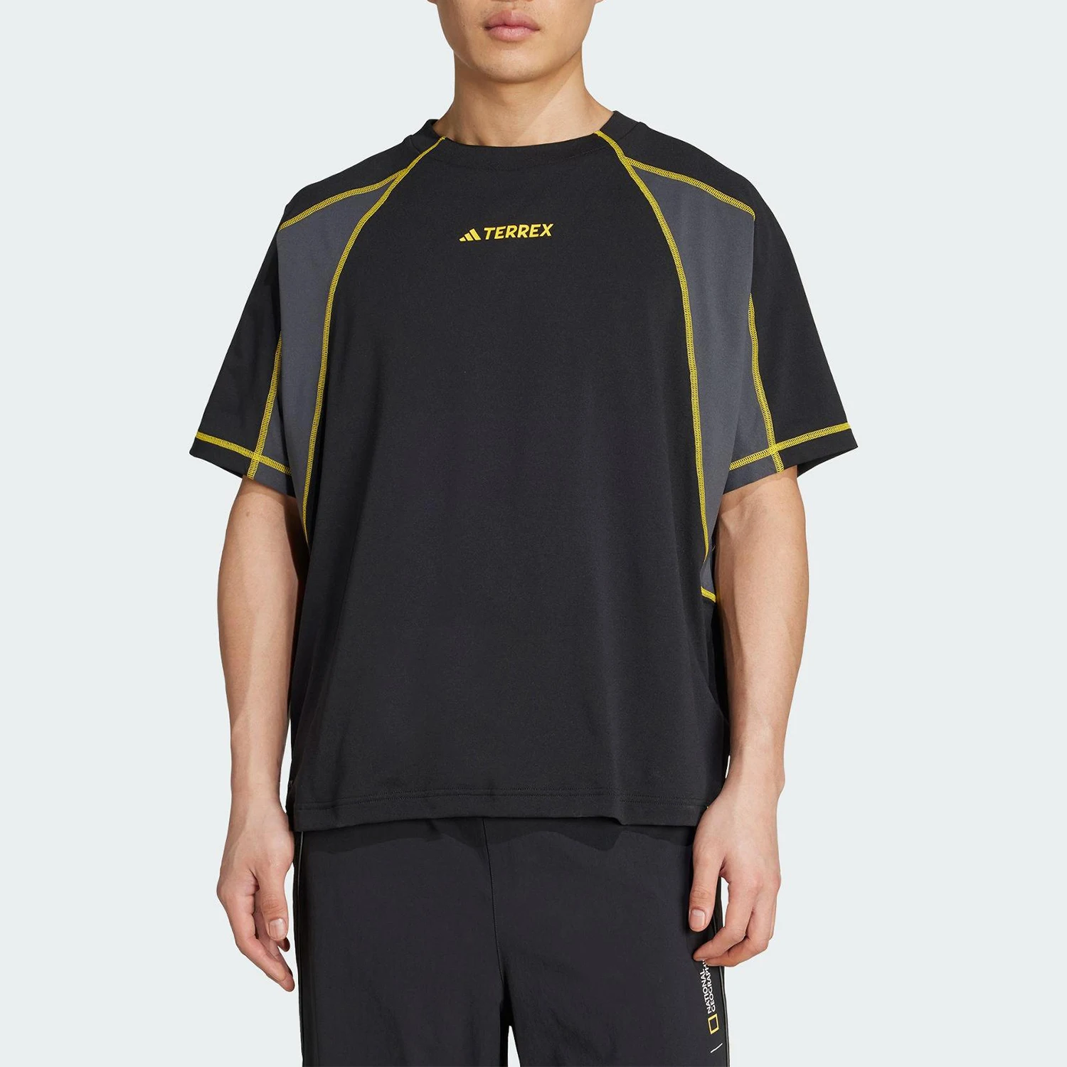 Adidas Originals New Mens Womens Outdoor Breathable Patchwork Sport Shorts JP1299
Adidas Originals New Mens Womens Outdoor Breathable Patchwork Sport Shorts JP1299