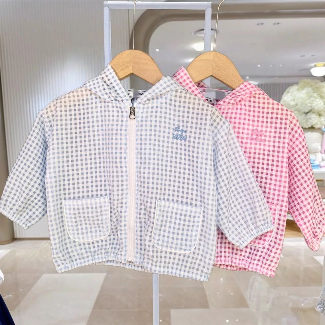 Summer Toddler Sun Protection Coat Plaid Hooded Lightweight Jacket with Full Zip for Kids
Summer Toddler Sun Protection Coat Plaid Hooded Lightweight Jacket with Full Zip for Kids