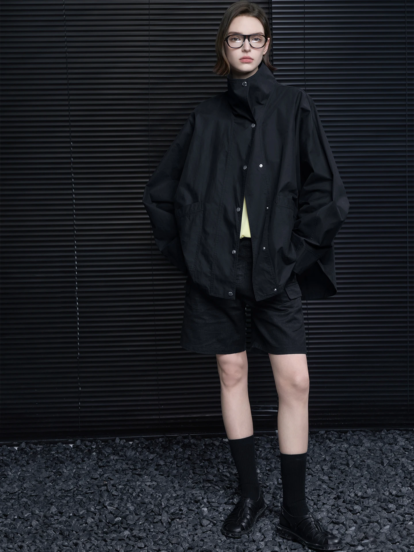 Повседневная женская куртка с воротником-стойкой, свободный крой, удобная посадка, уличный стиль, из смесового хлопка, рукава «летучая мышь», весна 2026
Повседневная женская куртка с воротником-стойкой, свободный крой, удобная посадка, уличный стиль, из смесового хлопка, рукава «летучая мышь», весна 2026