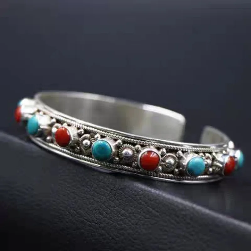 Браслет ручной работы с красным и зеленым бирюзовым камнем, винтажный тибетский этнический стиль, уникальное украшение в стиле бохо для женщин, ограниченная серия
Браслет ручной работы с красным и зеленым бирюзовым камнем, винтажный тибетский этнический стиль, уникальное украшение в стиле бохо для женщин, ограниченная серия