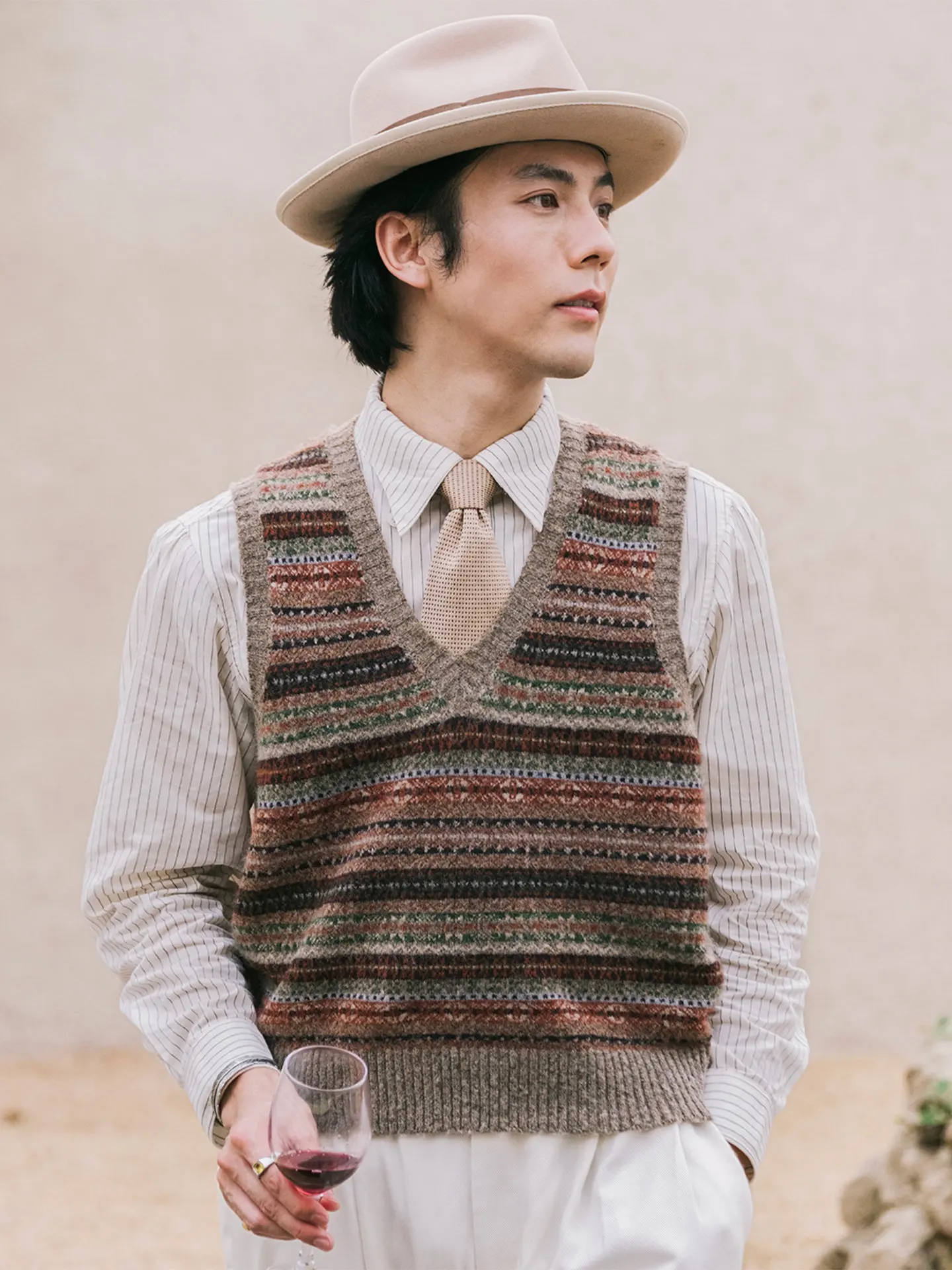 SOARIN British Retro Fair Isle Knitted Sweater Vest Men's Ethnic Style Layering Warmth Necktie Floral Pattern V-Neck Vest
SOARIN British Retro Fair Isle Knitted Sweater Vest Men's Ethnic Style Layering Warmth Necktie Floral Pattern V-Neck Vest