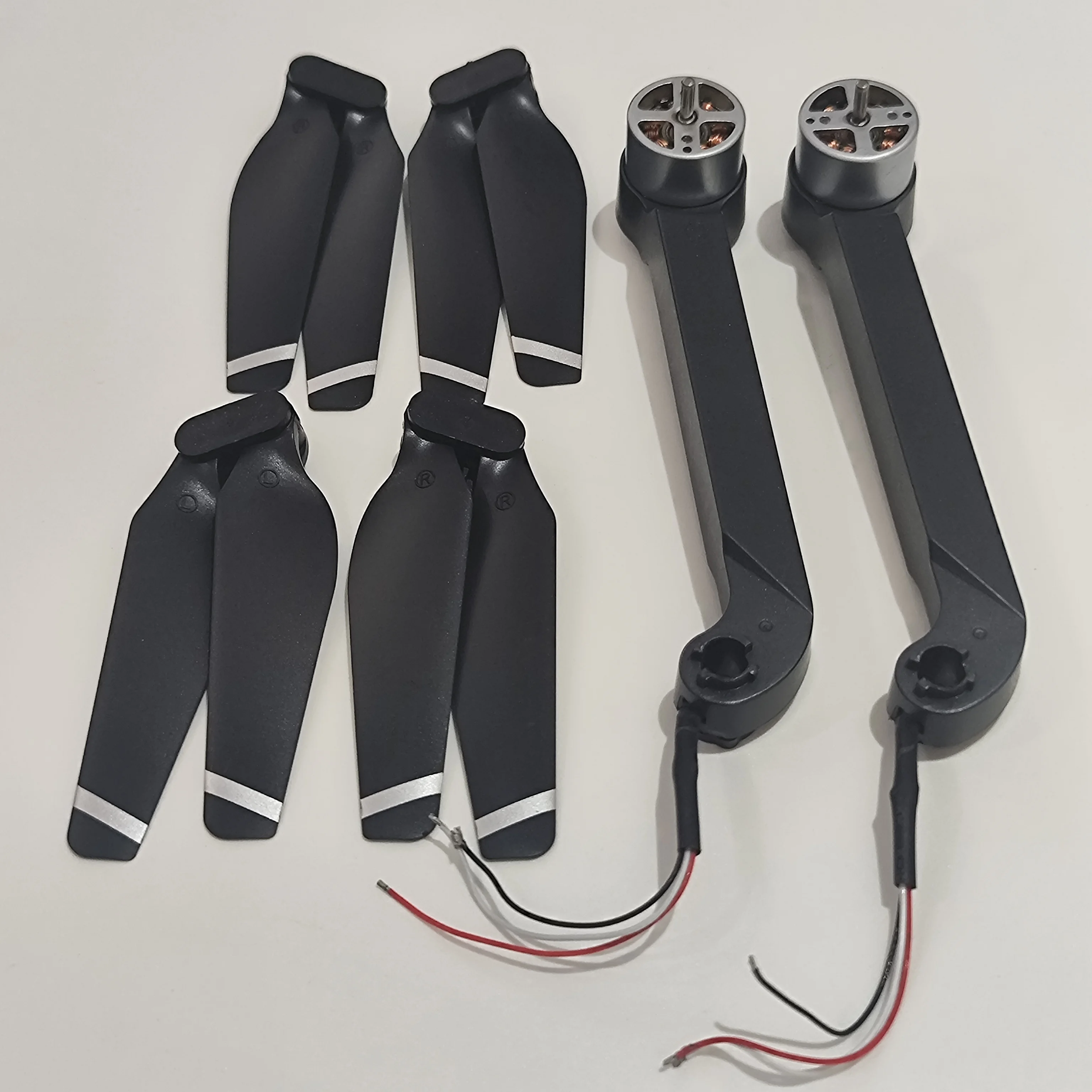 2PCS Brushless Motor Rear Arm D With 4PCS Blade Propellers for JJRC X19 Foldable RC Quadcopter Drone
2PCS Brushless Motor Rear Arm D With 4PCS Blade Propellers for JJRC X19 Foldable RC Quadcopter Drone