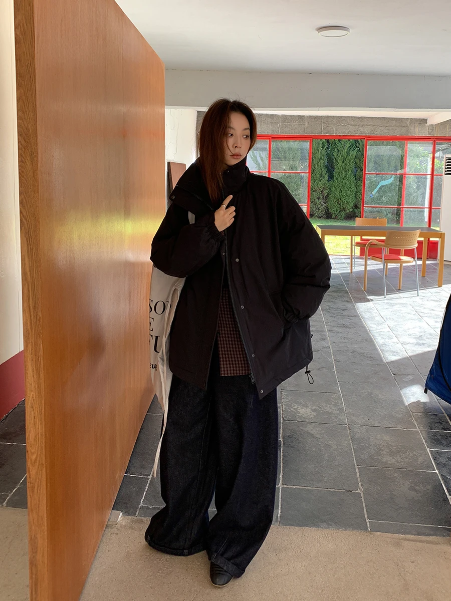 Утепленная хлопковая куртка для женщин: осенне-зимнее теплое пальто-пуховик с объемным силуэтом, черное, из хлопка
Утепленная хлопковая куртка для женщин: осенне-зимнее теплое пальто-пуховик с объемным силуэтом, черное, из хлопка