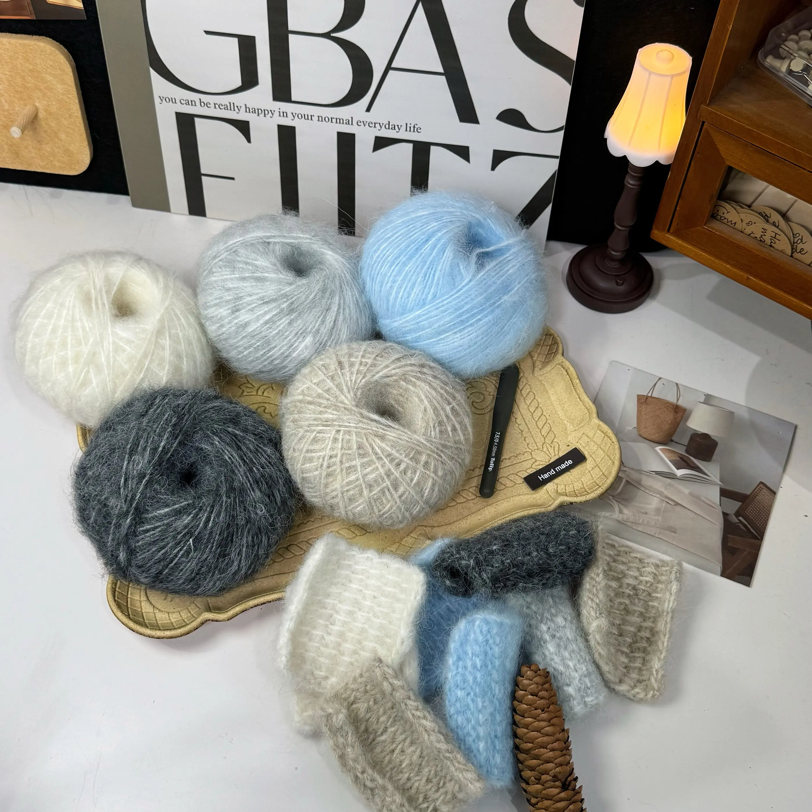 200 г, пряжа из мохера и альпаки, мягкая и гладкая на ощупь, средней толщины, для ручного вязания крючком, для создания модных женских свитеров, шарфов, шапок, аксессуаров для волос и шалей, 1 упаковка = 4 мотка = 200 г
200 г, пряжа из мохера и альпаки, мягкая и гладкая на ощупь, средней толщины, для ручного вязания крючком, для создания модных женских свитеров, шарфов, шапок, аксессуаров для волос и шалей, 1 упаковка = 4 мотка = 200 г