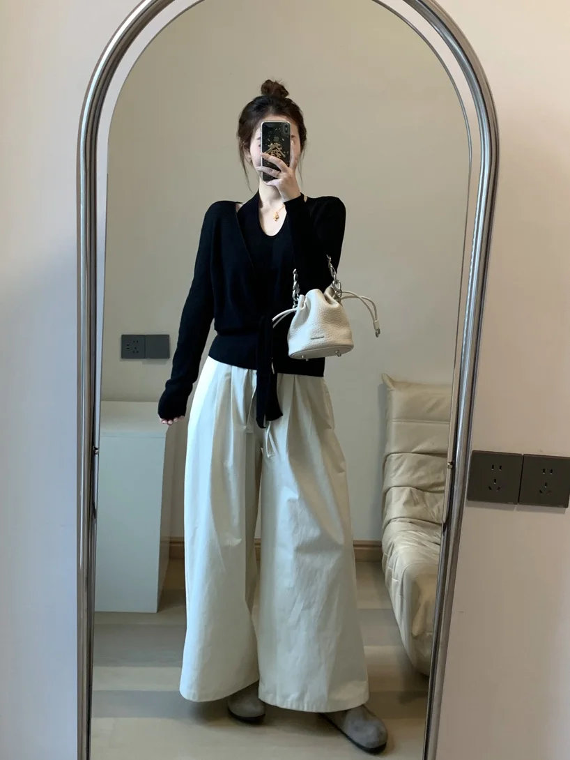 Sweet Knitted Long Sve V-Ne Women's Top Fake Two-Piece Hanging Ne Design Slim Fit Autumn New Sle Faionable Outerwear
Sweet Knitted Long Sve V-Ne Women's Top Fake Two-Piece Hanging Ne Design Slim Fit Autumn New Sle Faionable Outerwear