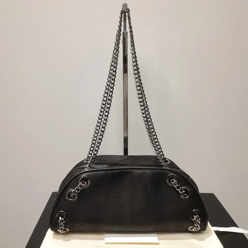 2025 New Women's Bowling Shoulder Bag Handmade Perforated Chain Strap Crossbody Bag Large Capacity Zipper Open Women's Bag
2025 New Women's Bowling Shoulder Bag Handmade Perforated Chain Strap Crossbody Bag Large Capacity Zipper Open Women's Bag