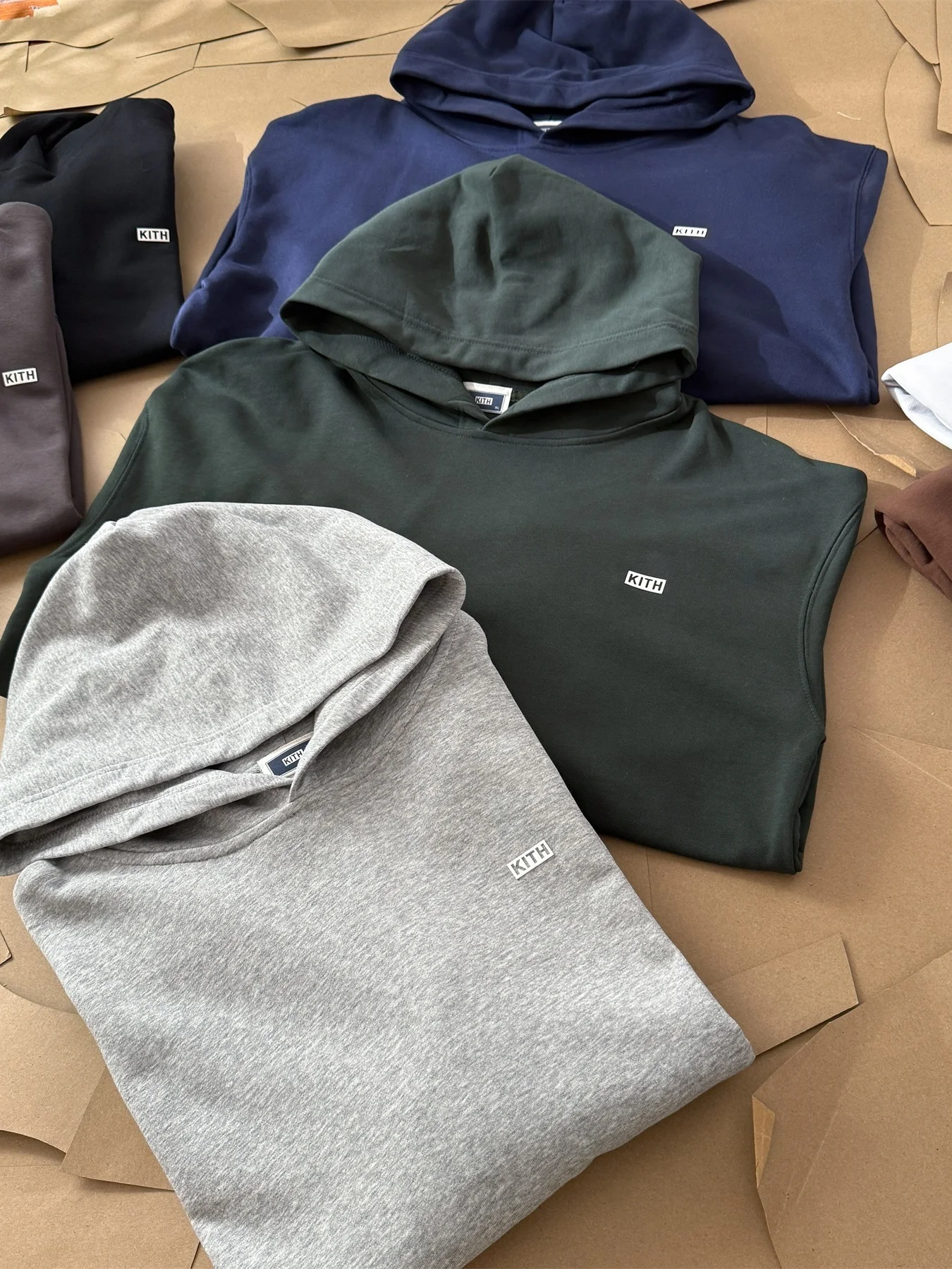 Kith Heavyweight Oversized Long Sleeve Hoodie Unisex Streetwear Hip Hop Style Breathable Cotton Sweatshirt for Students And C...
Kith Heavyweight Oversized Long Sleeve Hoodie Unisex Streetwear Hip Hop Style Breathable Cotton Sweatshirt for Students And C...
