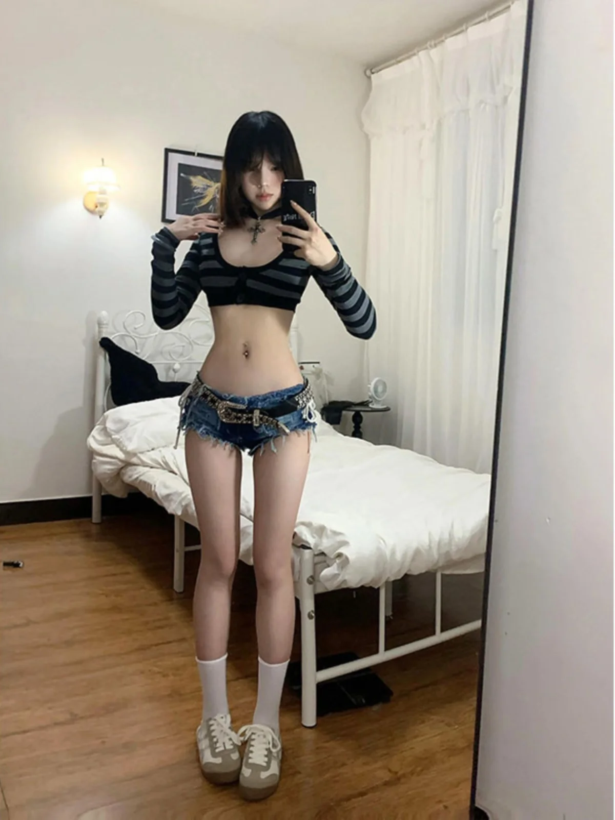 Y2K Club Girl Low Waist Denim Shorts Women's Summer Tight Fitting Butt Lifting Hot Pants Cotton Stretch Jeans Shorts
Y2K Club Girl Low Waist Denim Shorts Women's Summer Tight Fitting Butt Lifting Hot Pants Cotton Stretch Jeans Shorts