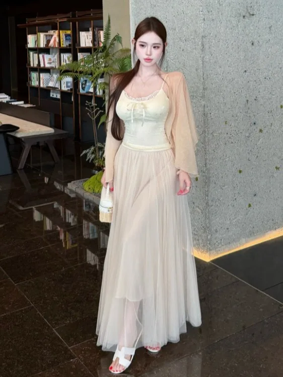 Chic Lace Trim Three-Piece Set Women's Summer New Style Strap Vest Tulle Half Skirt Thin Cardigan Suit Soft Breeze
Chic Lace Trim Three-Piece Set Women's Summer New Style Strap Vest Tulle Half Skirt Thin Cardigan Suit Soft Breeze