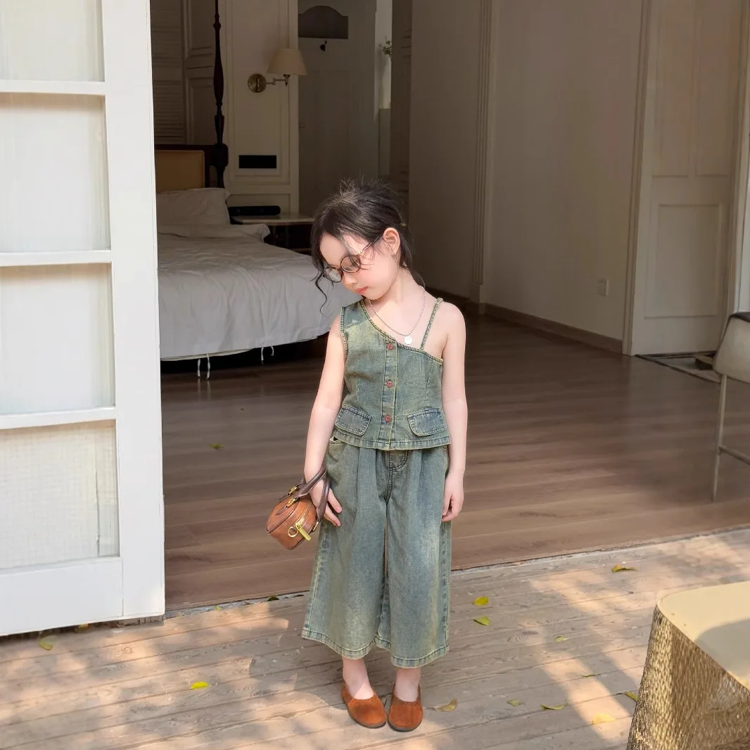 Children's Clothing Girls' Summer Korean New Fashionable I-style Suspender Denim Top Wide Pants Set
Children's Clothing Girls' Summer Korean New Fashionable I-style Suspender Denim Top Wide Pants Set