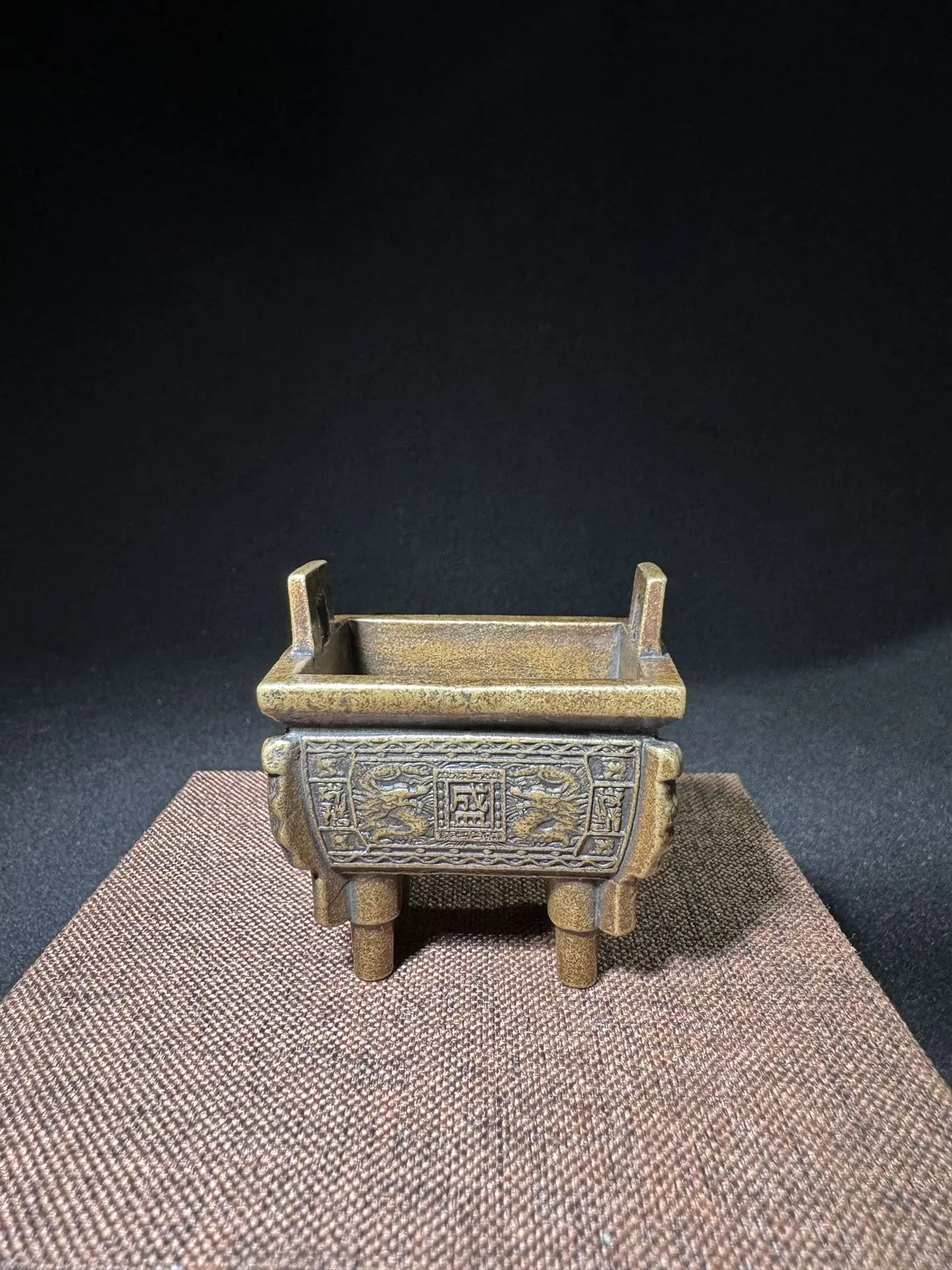 China Brass Exquisite Micro-Sculpture Prosperous Four Corners Dragon Incense Burner Desk Decorative Ornaments
China Brass Exquisite Micro-Sculpture Prosperous Four Corners Dragon Incense Burner Desk Decorative Ornaments