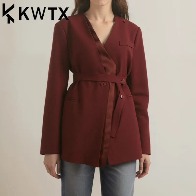 KWTX женский повседневный пиджак, однотонный, из двух предметов, в стиле пэчворк, с одной пуговицей и карманами с поясом, роскошная мода SS25
KWTX женский повседневный пиджак, однотонный, из двух предметов, в стиле пэчворк, с одной пуговицей и карманами с поясом, роскошная мода SS25
